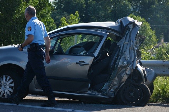 autonehoda a policista
